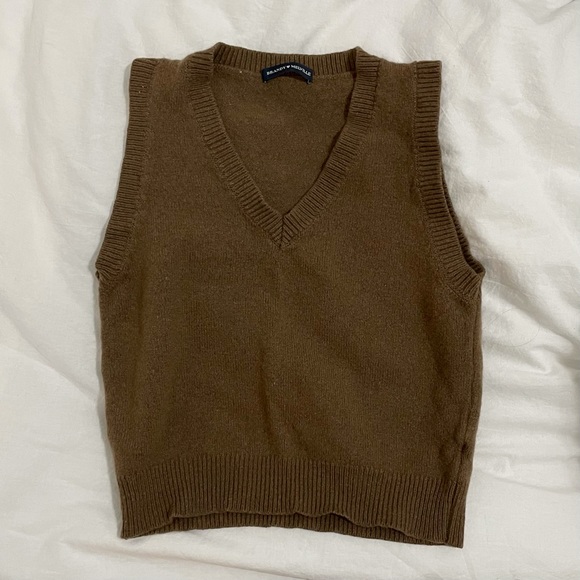Brandy Melville Brown Sweater Vest - Picture 1 of 2